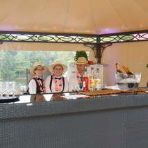 Barbetrieb bei unserer Poolparty