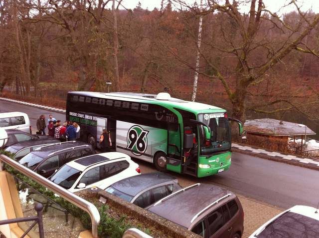 TUI mit dem Mannschaftsbus Hannover 96