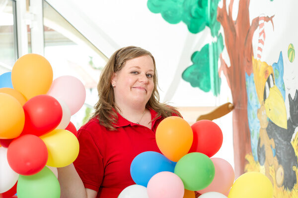 Mitarbeiter Rowi Luftballons Kidsclub Romantischer Winkel
