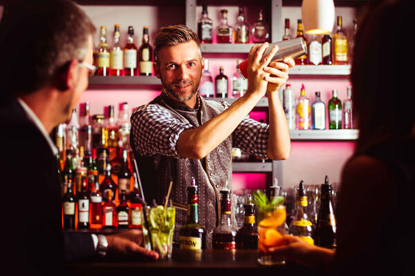 Hotelgenusss Abendprogramm Rowianer Spaß bei der Arbeit mit Gästen Genießen