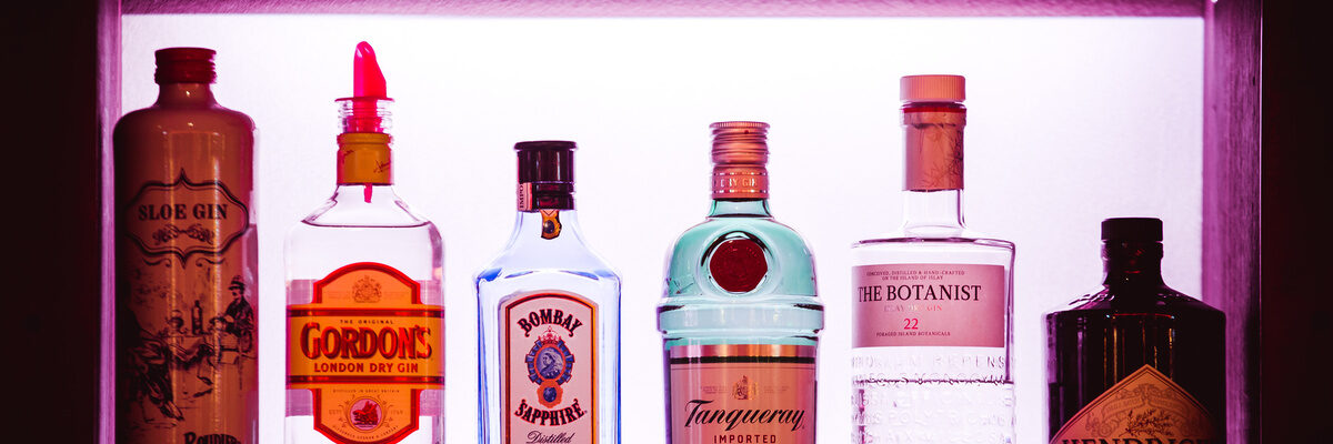 Schrank Hotelbar Alkoholflaschen Romantischer Winkel