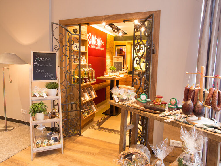 Souvenierbereich Roamntsicher WInkel Hotel hauseigene Liköre