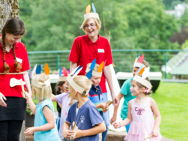 indianer spielen kinderclub meinrowi erlebnis federschmuck Romantischen Winke