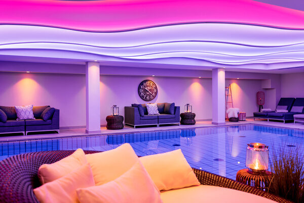 schwimmen Romantischer Winkel sportlich entspannen lichtspiel