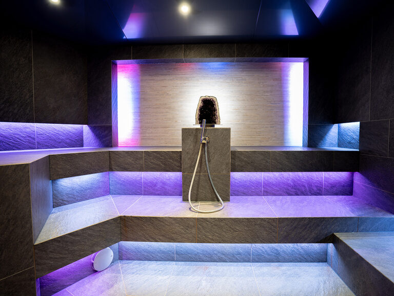 Saunalandschaft Romantischer Winkel Tretbecken gesundheitsfördernd nach dem saunieren