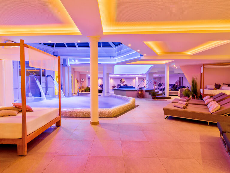 Poollandschaft Romantischer Winkel Lichtspiel Innenpool Wellness Auszeit Entspannung