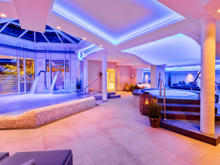 Wellnesslandschaft Wellnesszeit Romantischer WInkel Innenpools